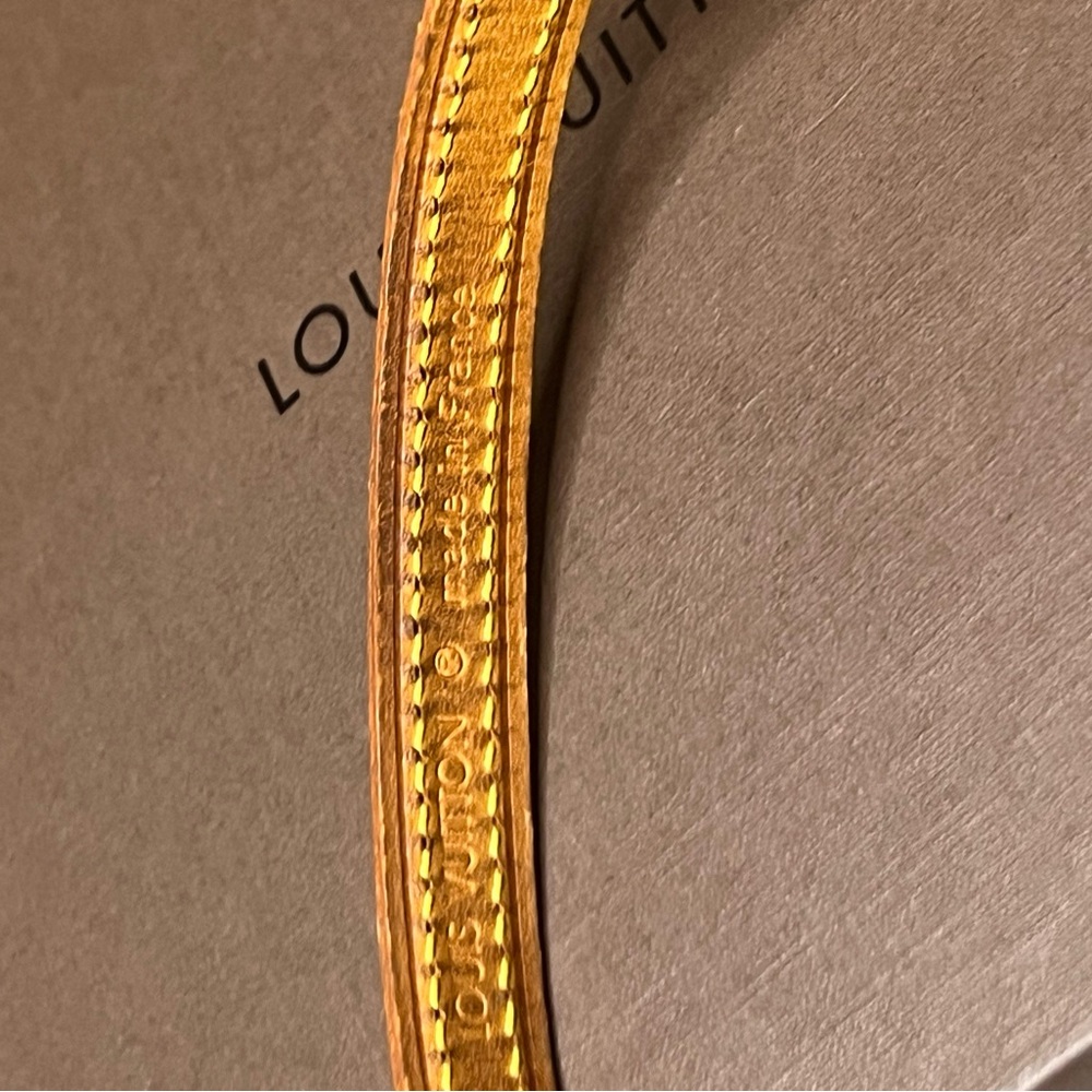 Louis Vuitton Patent Fleur Flower
Double Wrap Vachetta Bracelet - Picture 5 of 11